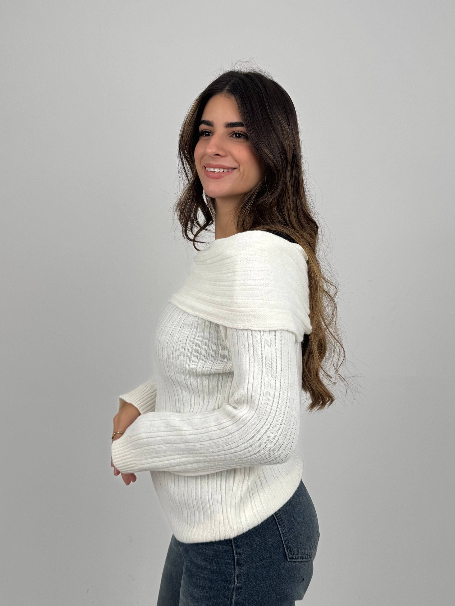 Off shoulder Pullover