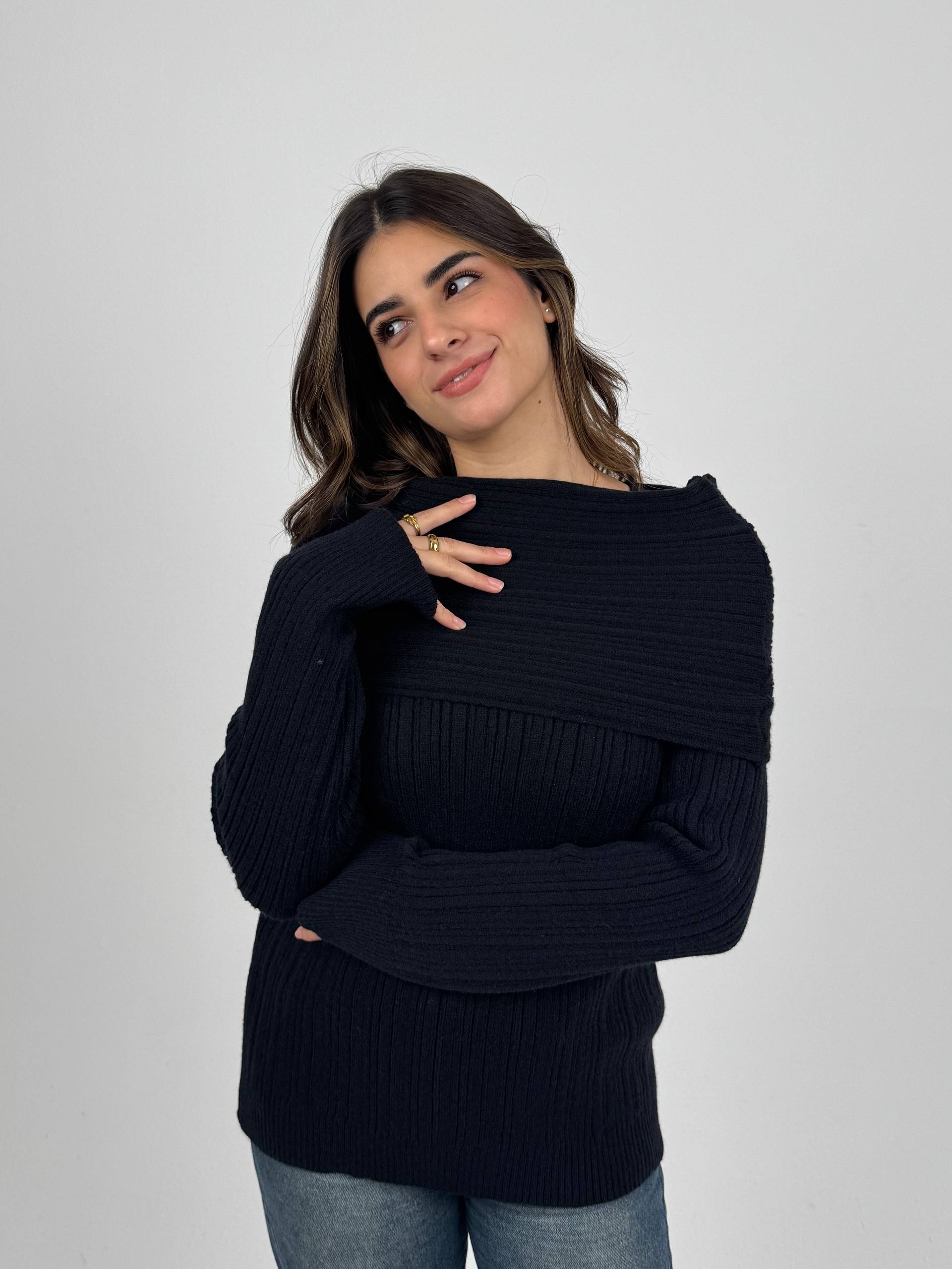 Off shoulder Pullover